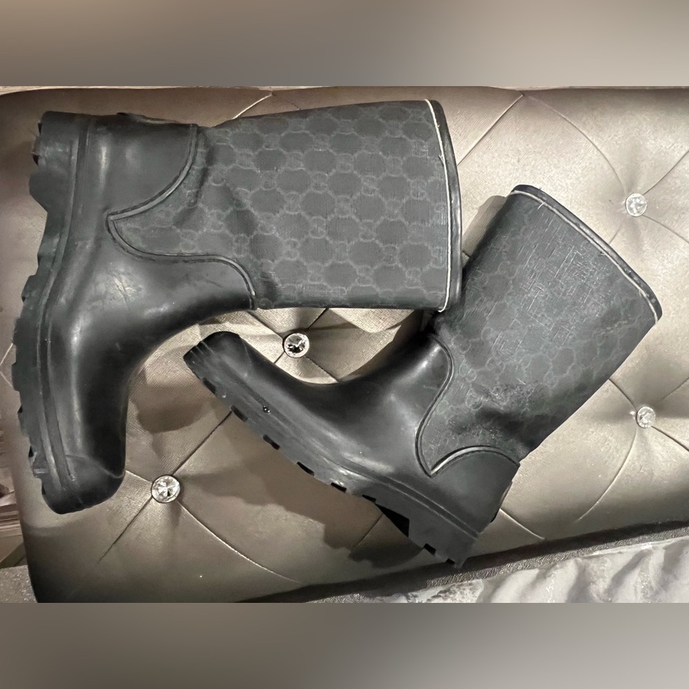 🔥24HR SALE🔥 Authentic preowned gucci rain boots